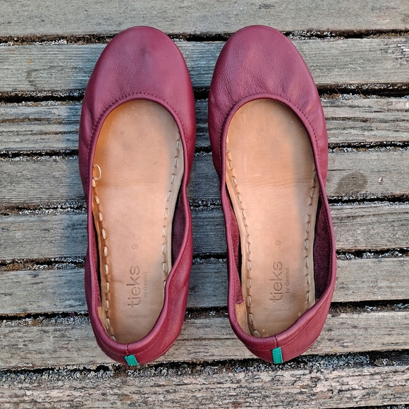 Tieks Shoes - Burgundy Tieks size 9